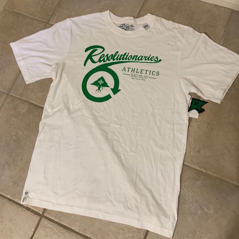 NWT L-R-G Mens T-Shirt